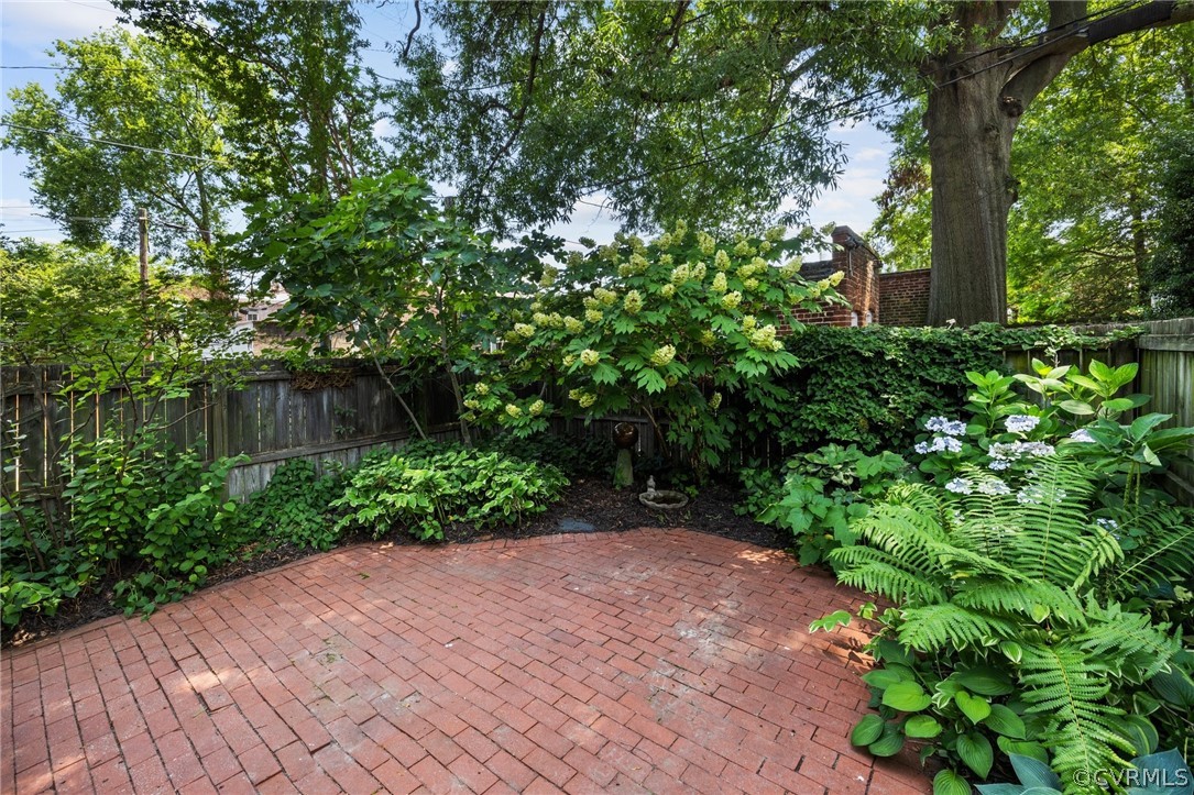 205 Strawberry St