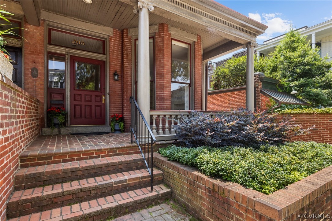 205 Strawberry St