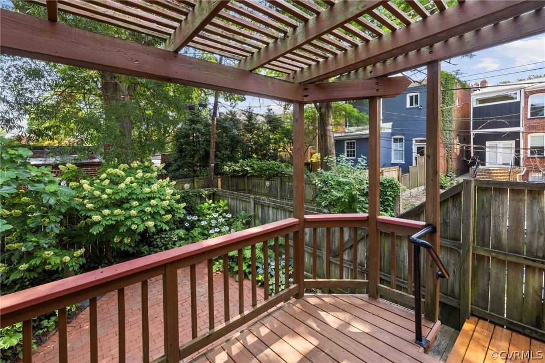 205 Strawberry St