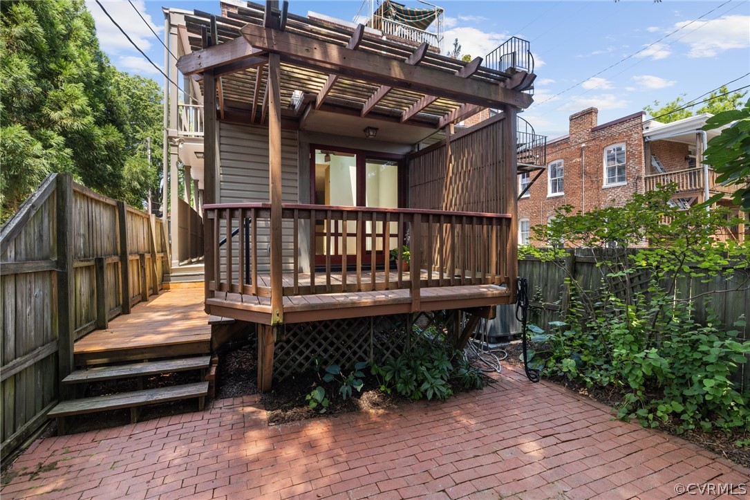 205 Strawberry St