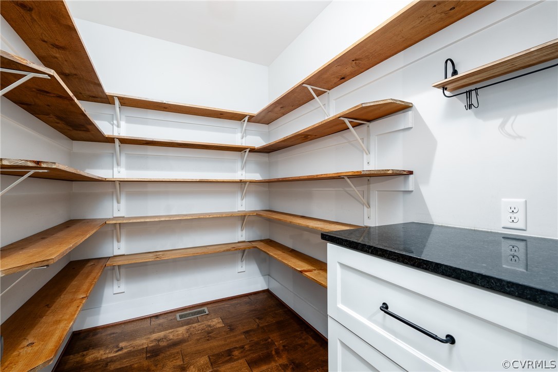 8301 Drakes Landing Ct