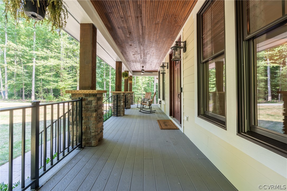 8301 Drakes Landing Ct