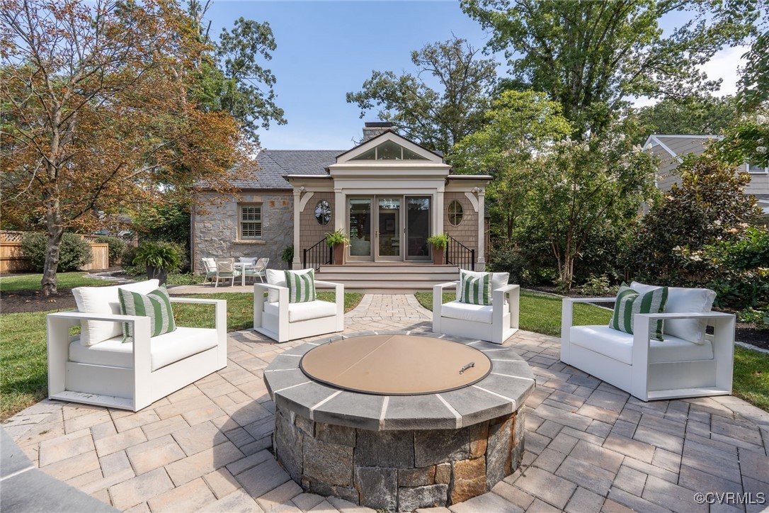 5805 Christopher Ln