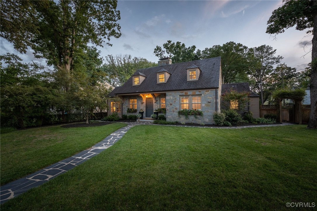 5805 Christopher Ln