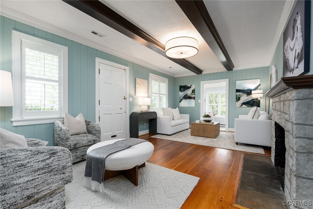 5805 Christopher Ln