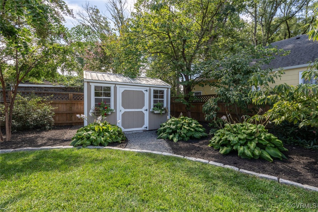 5805 Christopher Ln