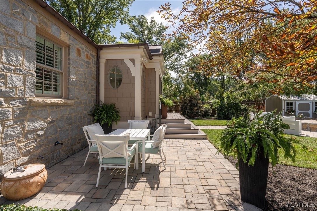 5805 Christopher Ln