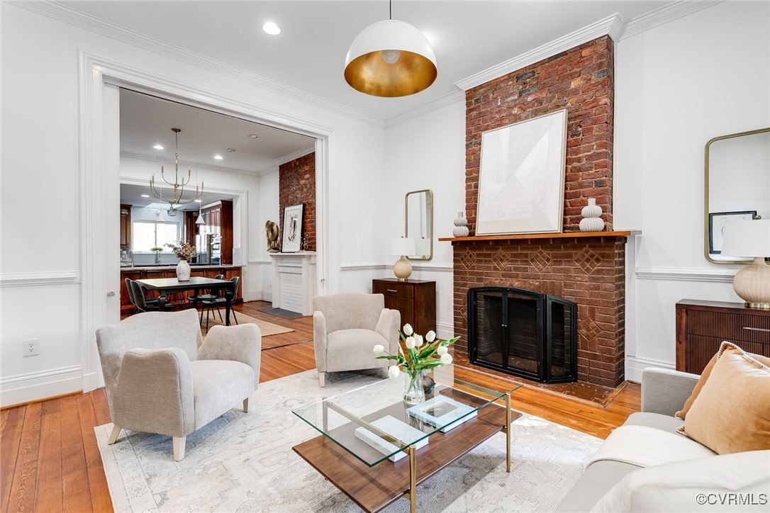 10 E Clay St