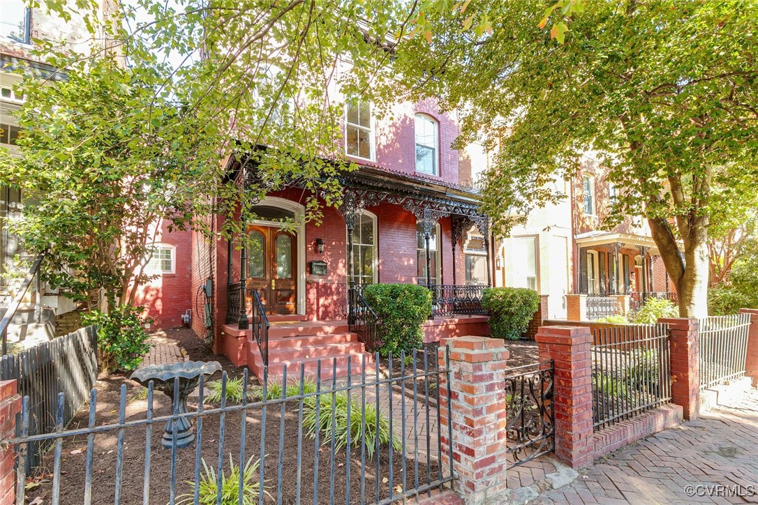 10 E Clay St