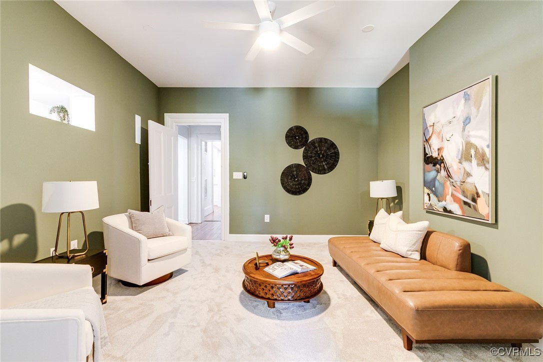 10 E Clay St