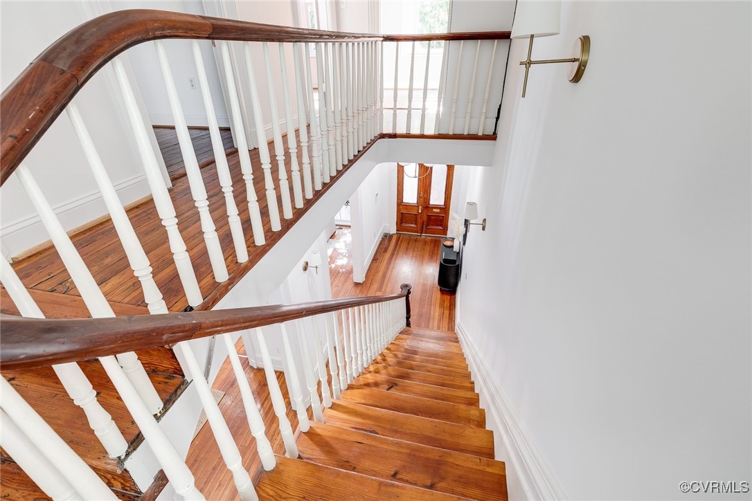 10 E Clay St