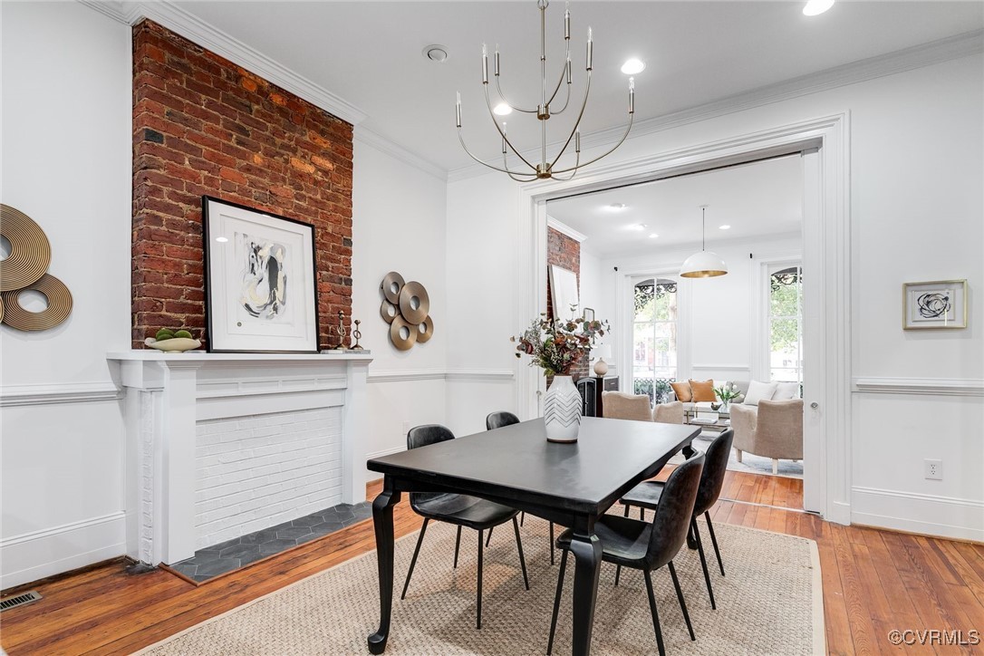 10 E Clay St