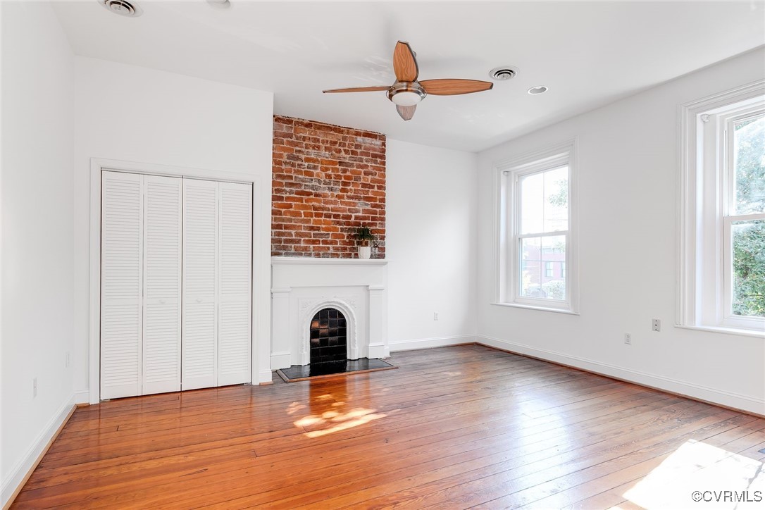 10 E Clay St
