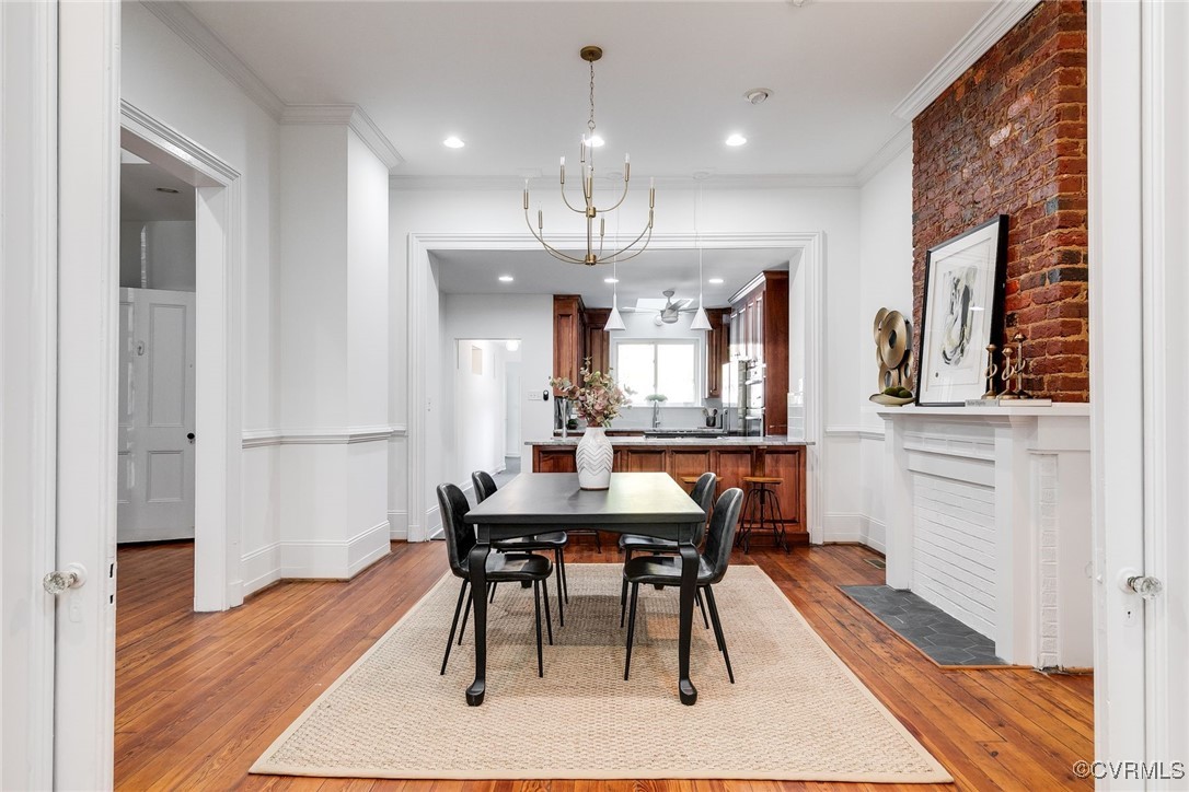 10 E Clay St