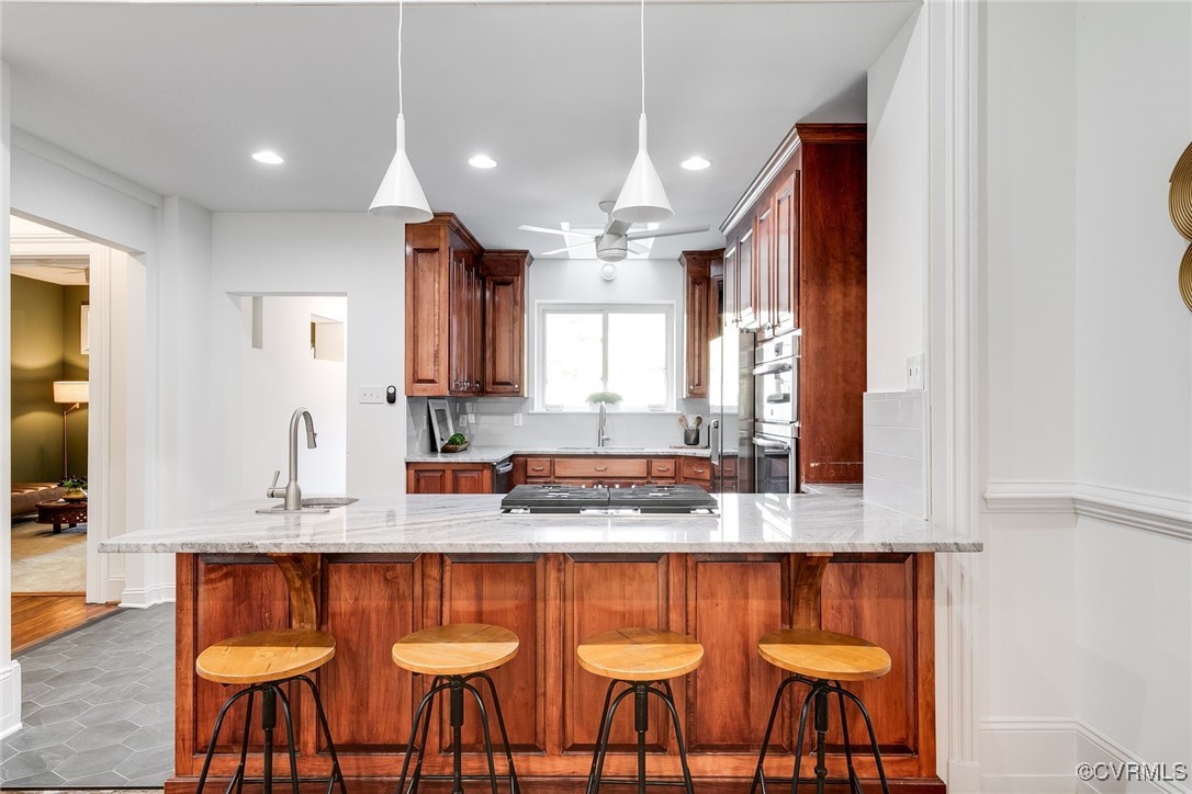 10 E Clay St