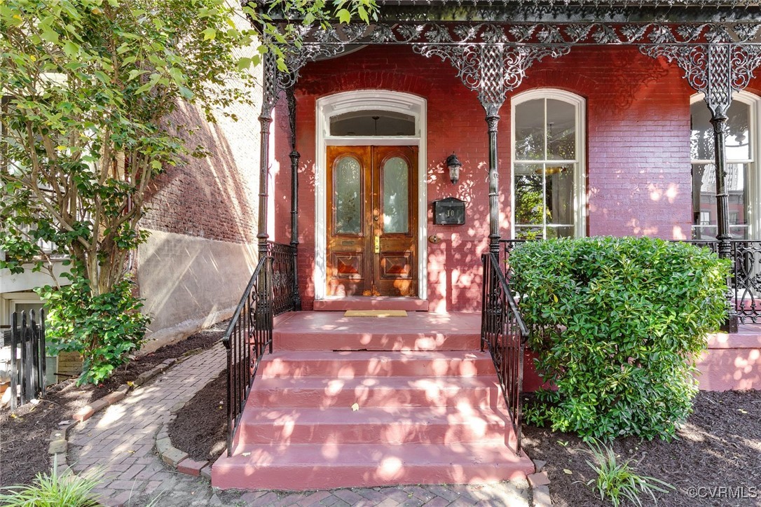 10 E Clay St