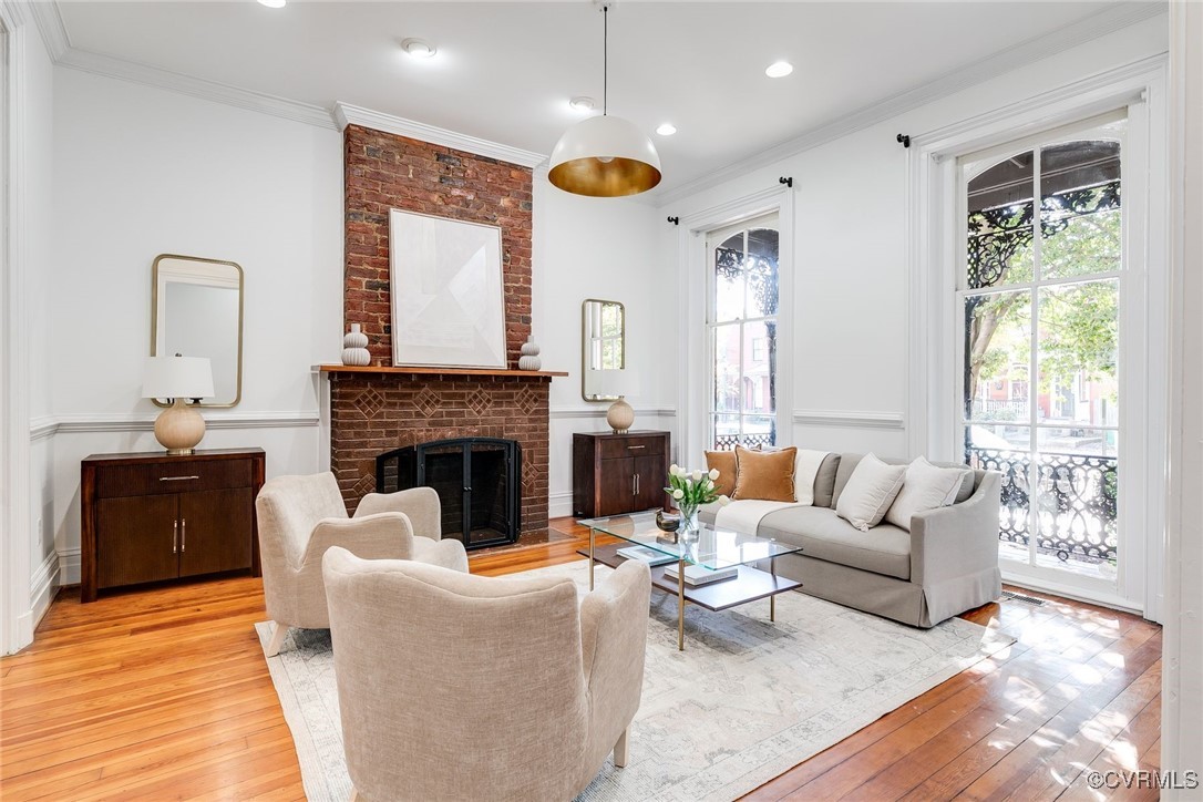 10 E Clay St