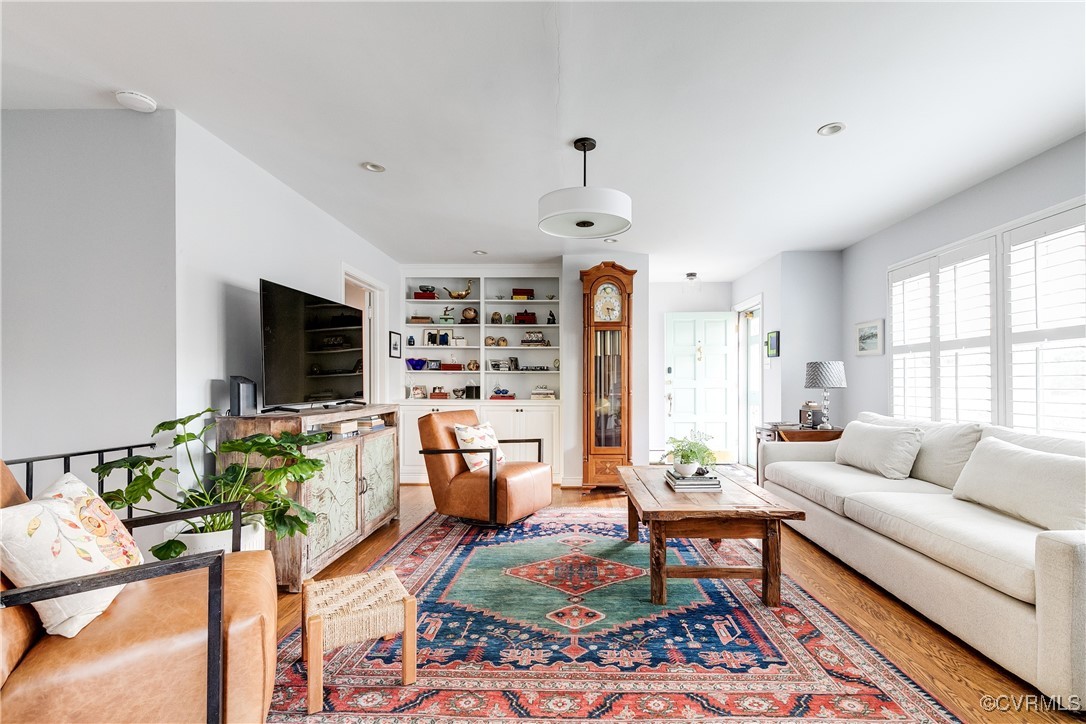 3607 Pinebrook Dr