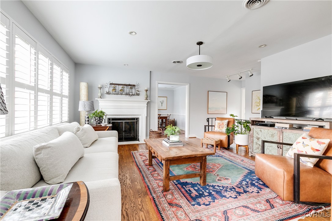 3607 Pinebrook Dr