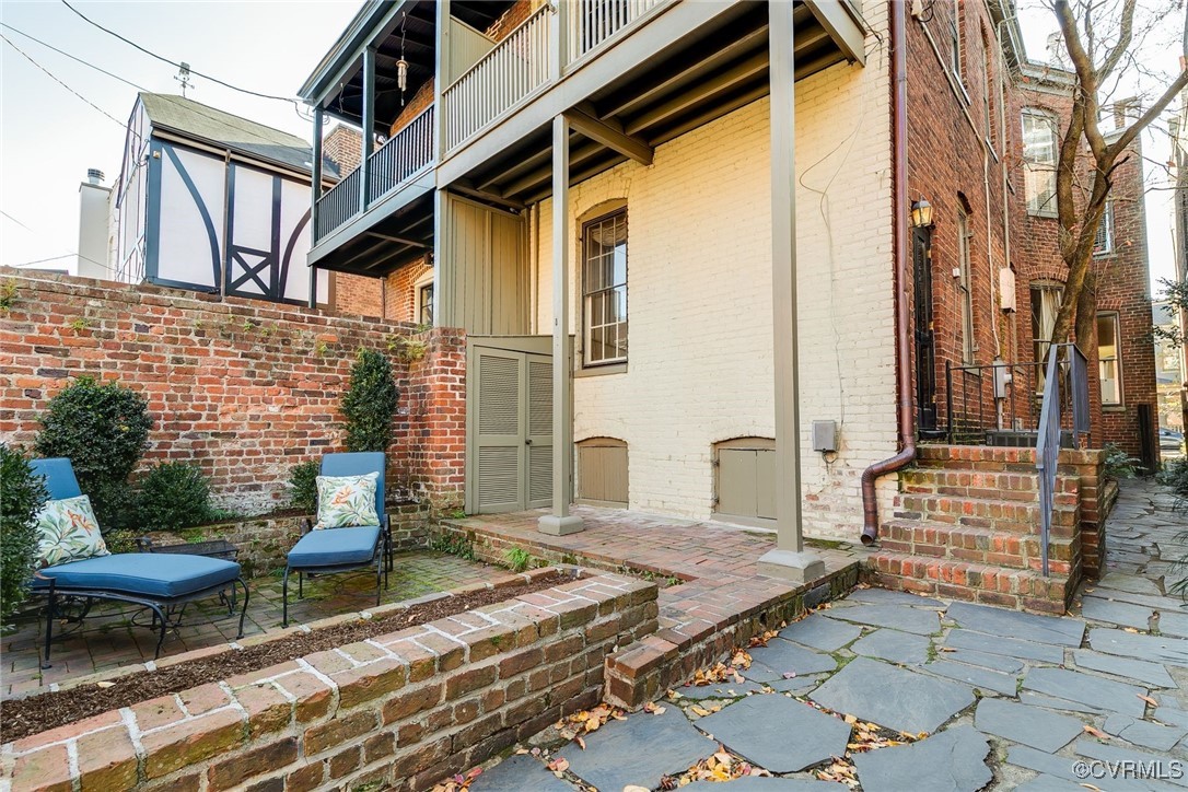 1142 West Ave