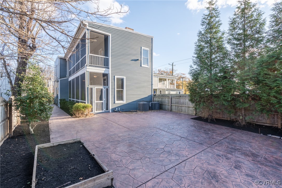 504 N 29th St