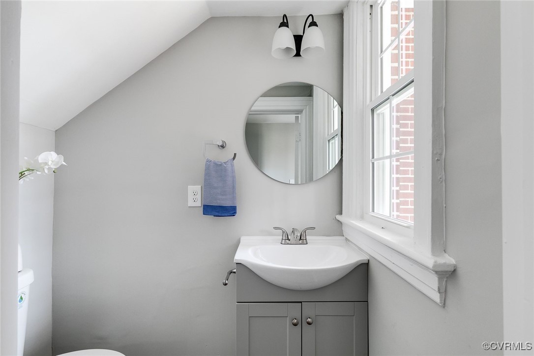 1150 W Washington St