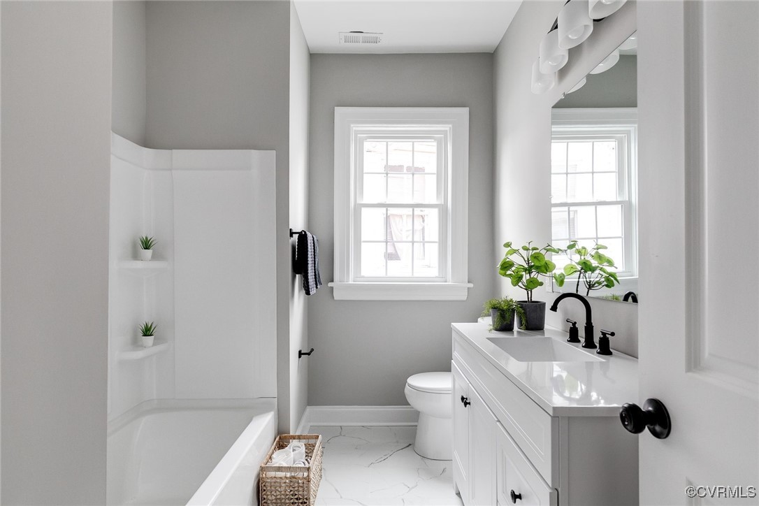 1150 W Washington St