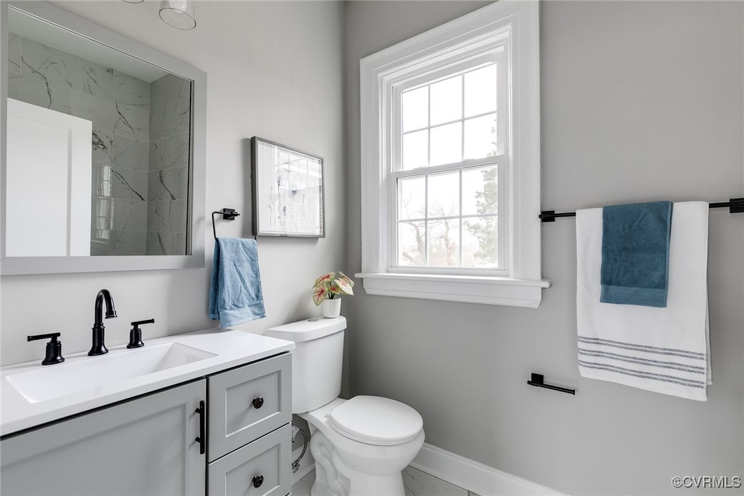 1150 W Washington St