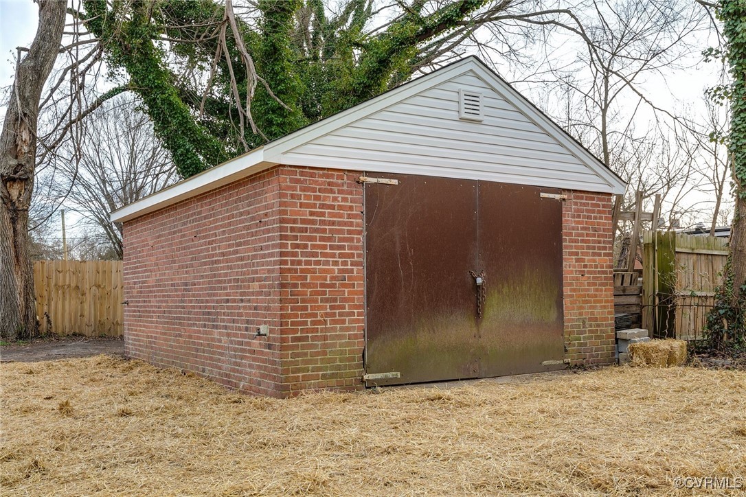 1150 W Washington St