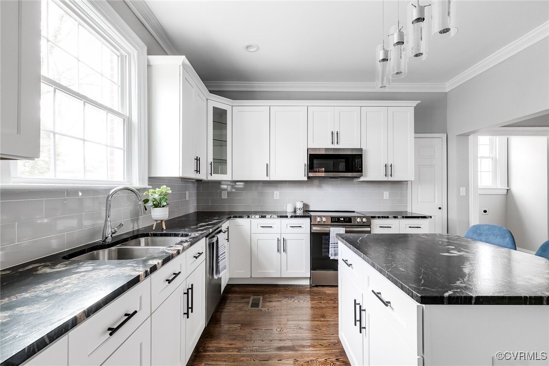 1150 W Washington St