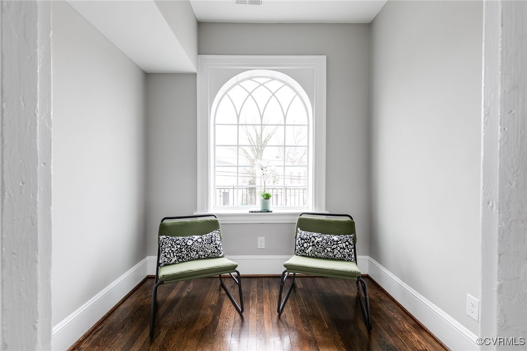 1150 W Washington St