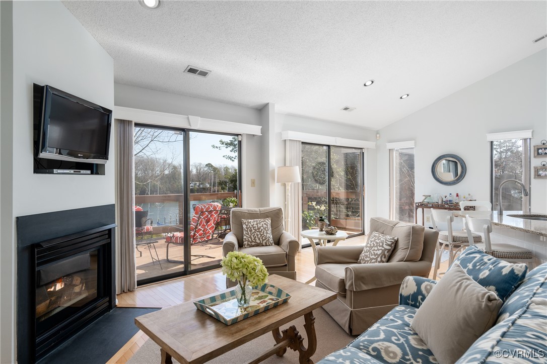 85 Mariners Point Ln Unit#D