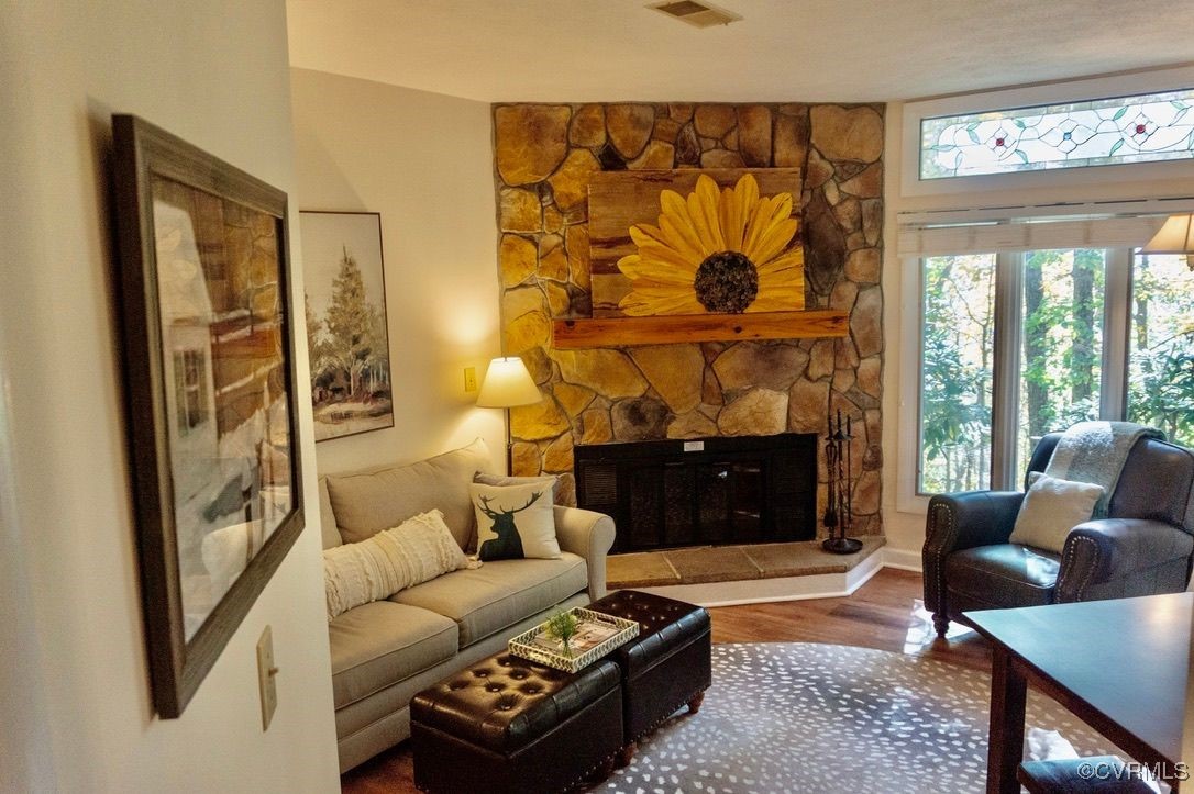 798 Laurelwood