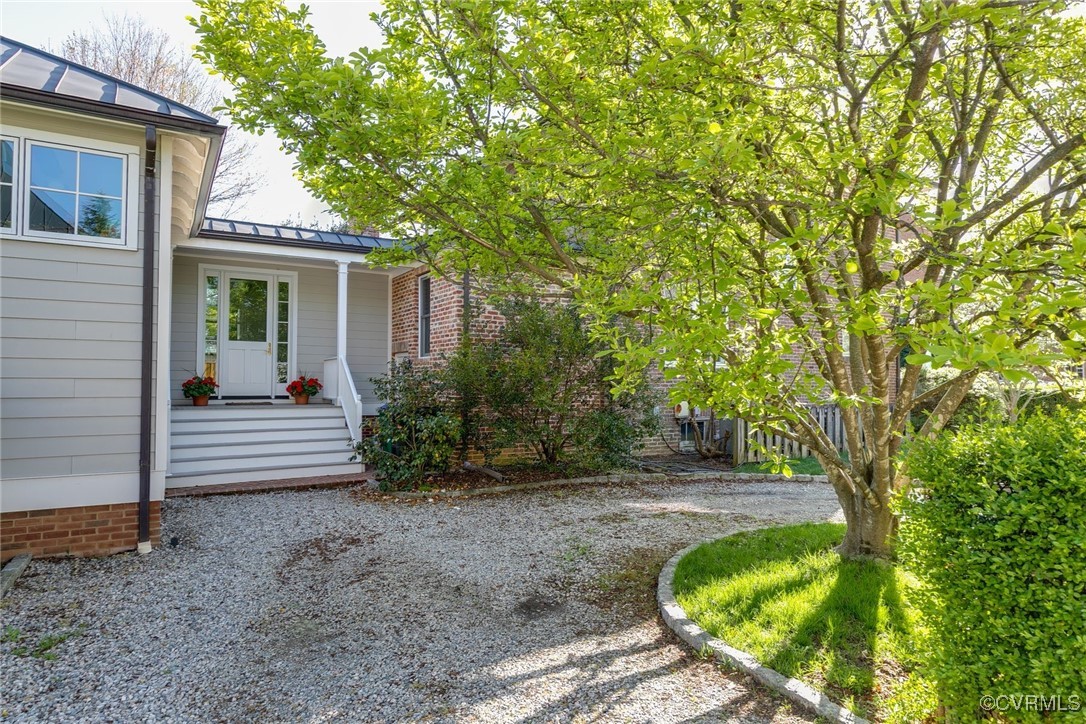 99 Maple Ave