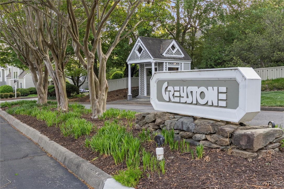 8209 Greystone West Cir