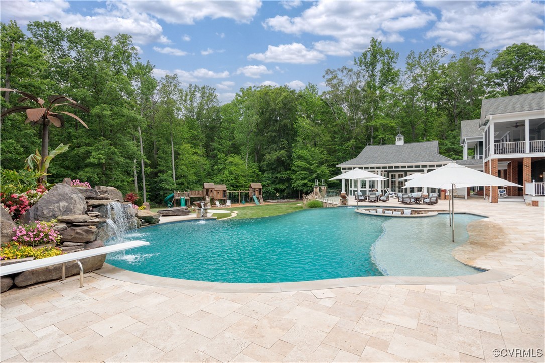 203 Randolph Square Ln