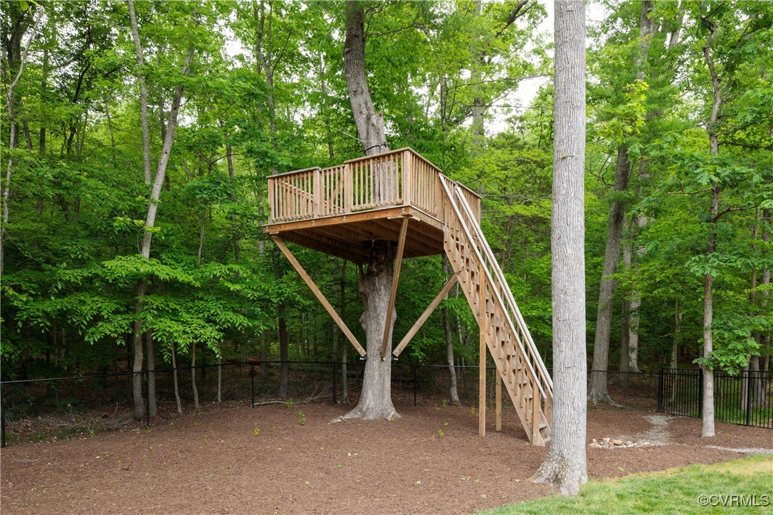 203 Randolph Square Ln