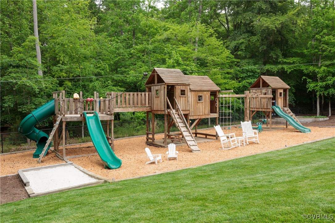 203 Randolph Square Ln