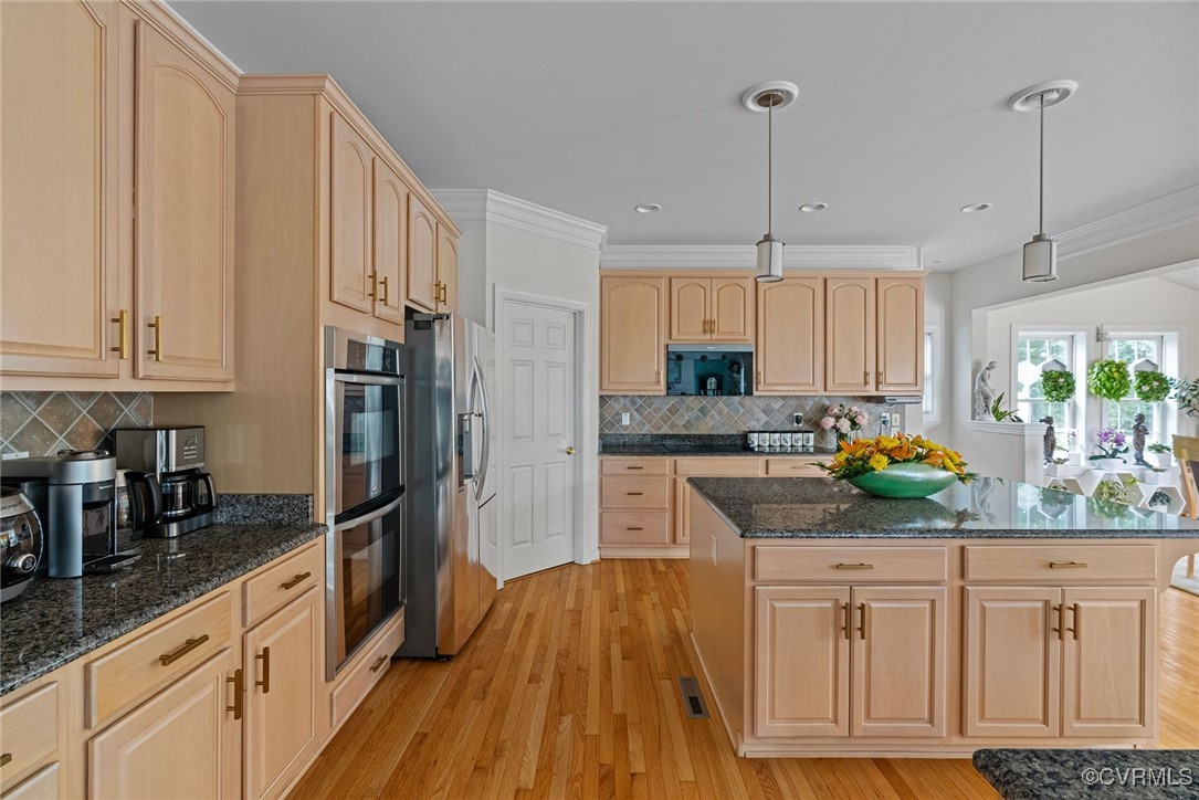 1406 Gravatt Way
