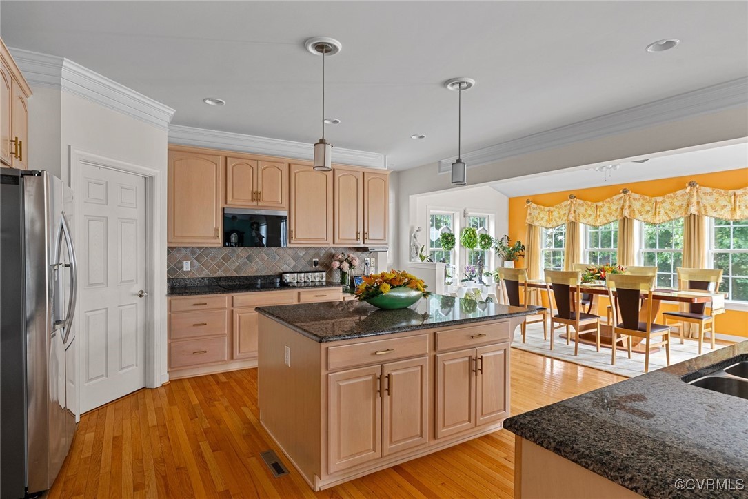 1406 Gravatt Way