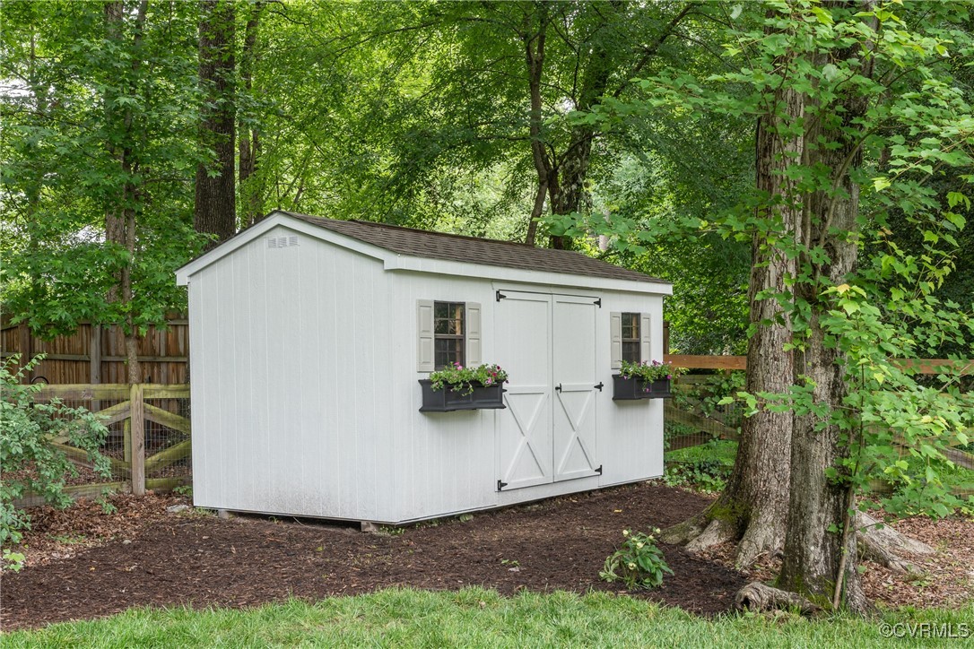 105 N Erlwood Ct