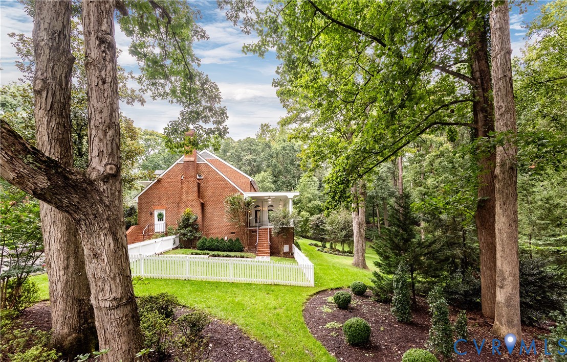 209 Dryden Ln