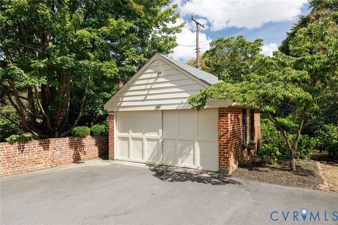 15 Maxwell Rd