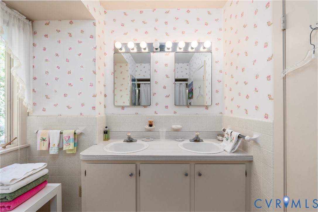 6128 Saint Andrews Cir