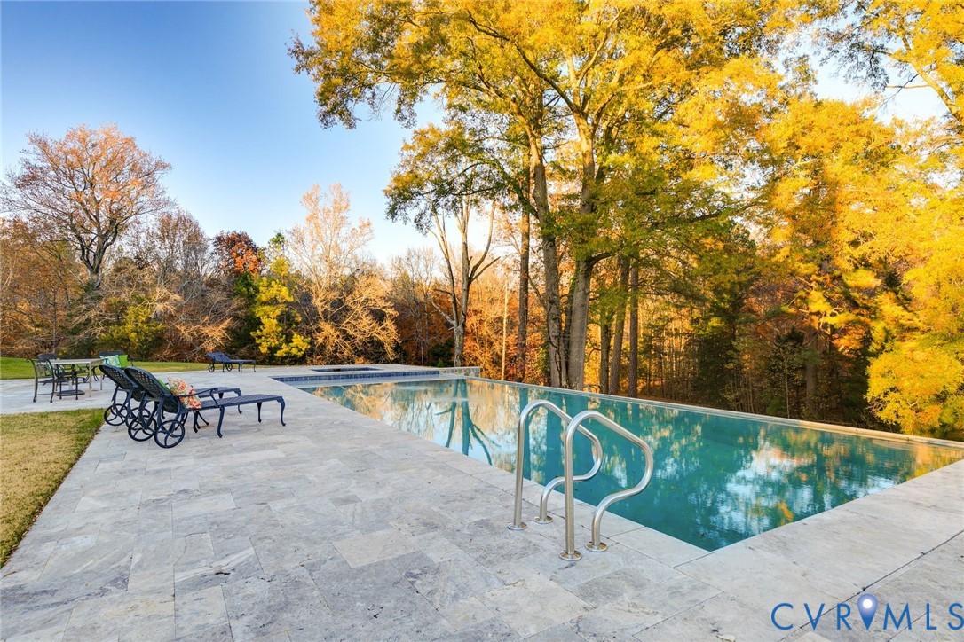 785 Oak Spring Ln
