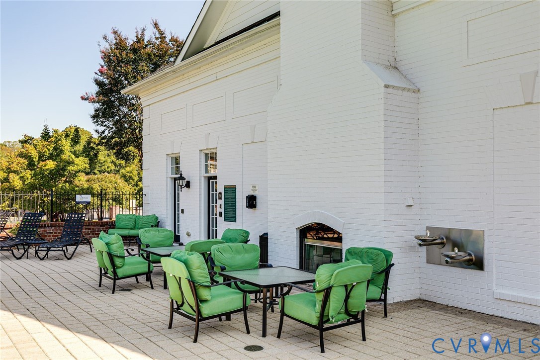 704 Chiswick Park Rd