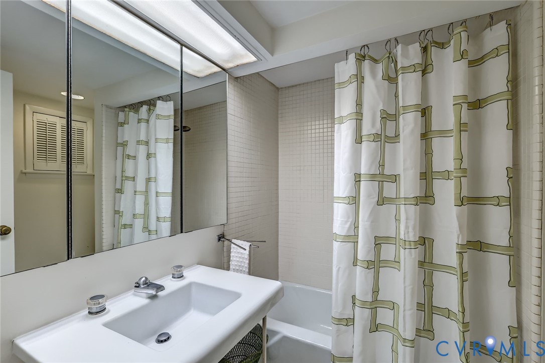 8801 & 8804 Riverside Dr