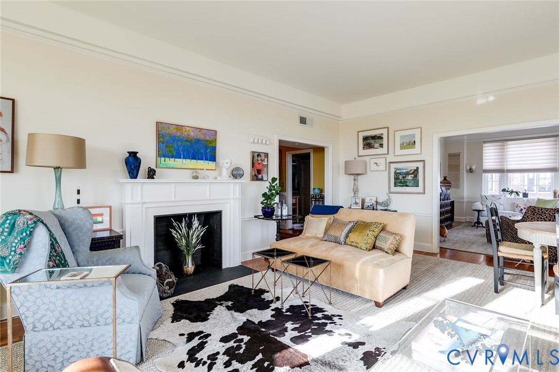 612 W Franklin St Unit#11B