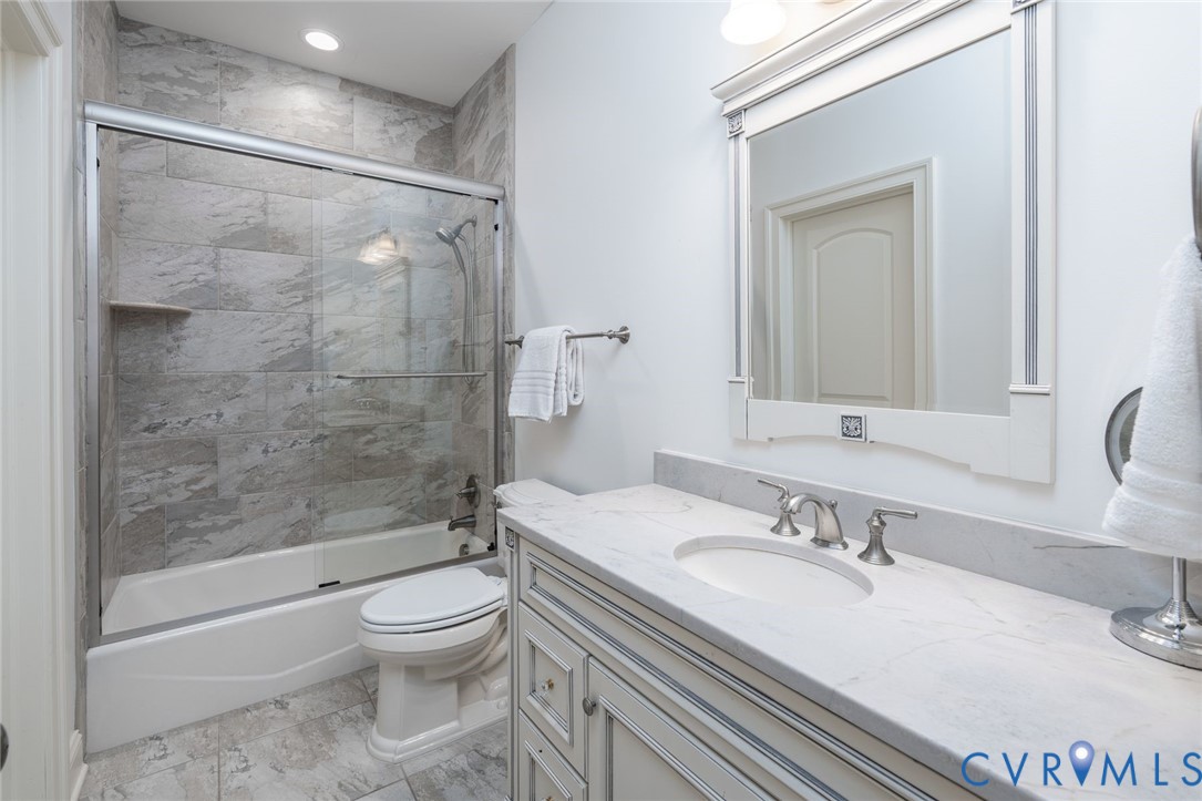 9120 James Riverwatch Dr