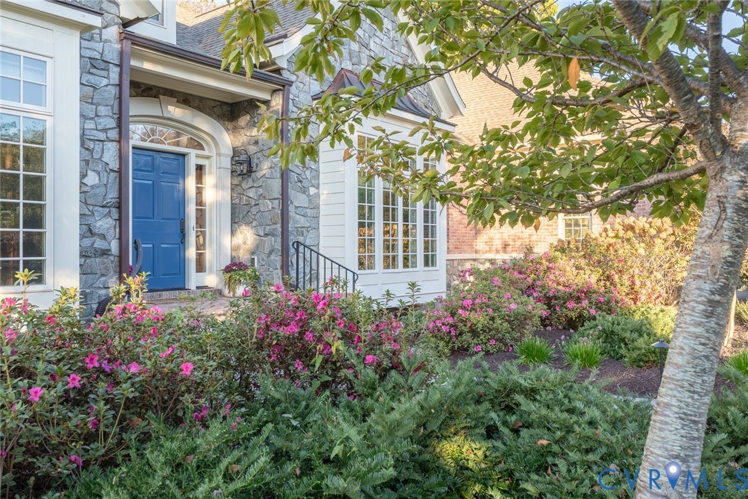 9120 James Riverwatch Dr